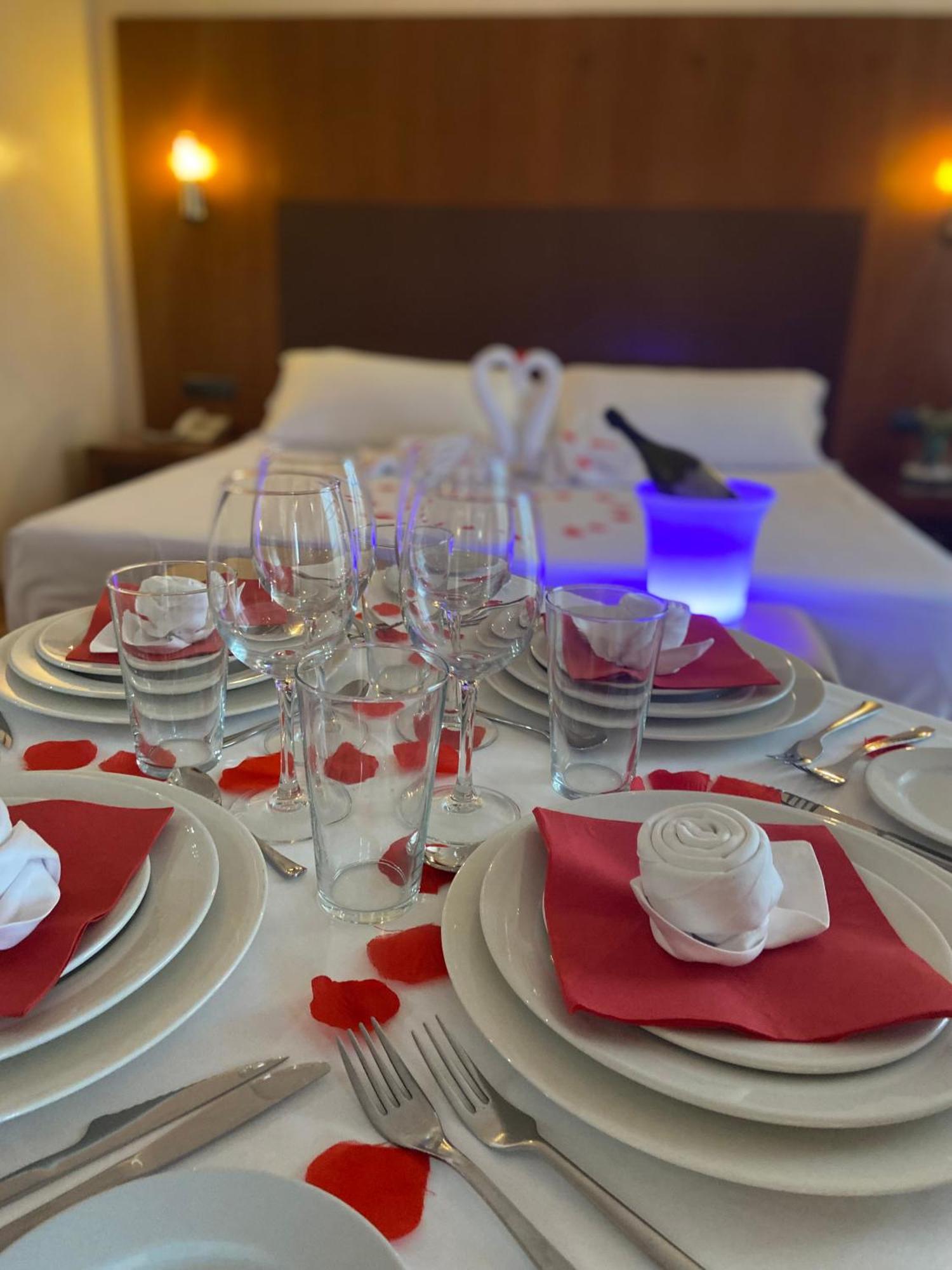 Hotel Montera Plaza لوس باريّوس المظهر الخارجي الصورة