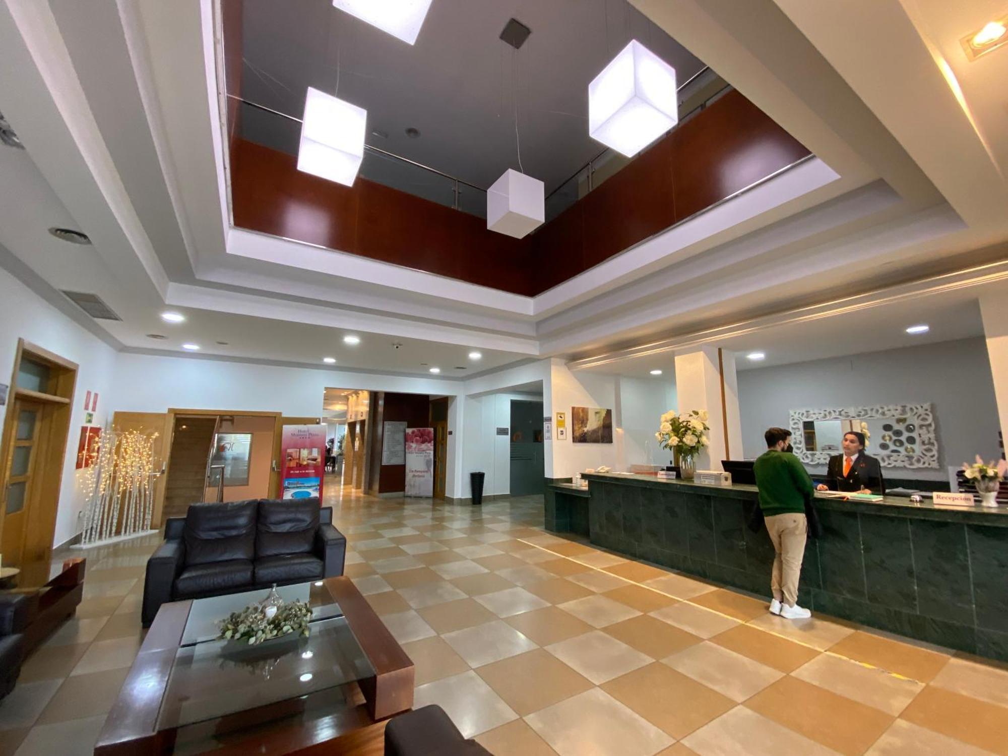 Hotel Montera Plaza لوس باريّوس المظهر الخارجي الصورة