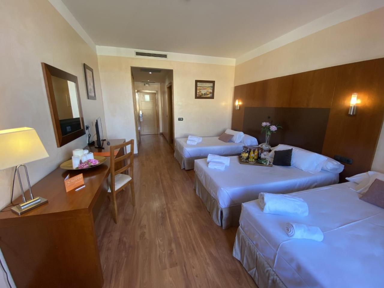Hotel Montera Plaza لوس باريّوس المظهر الخارجي الصورة