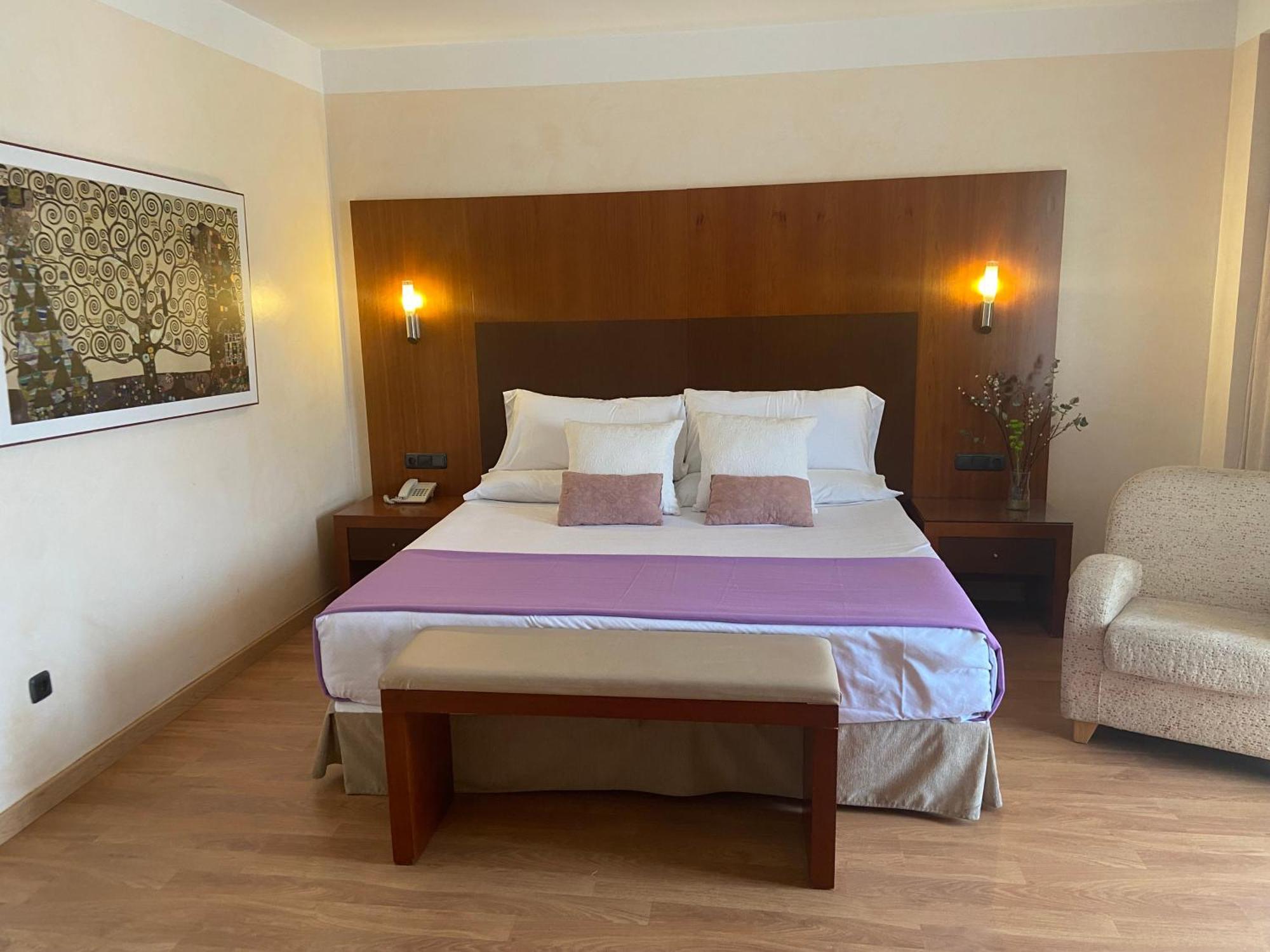 Hotel Montera Plaza لوس باريّوس المظهر الخارجي الصورة
